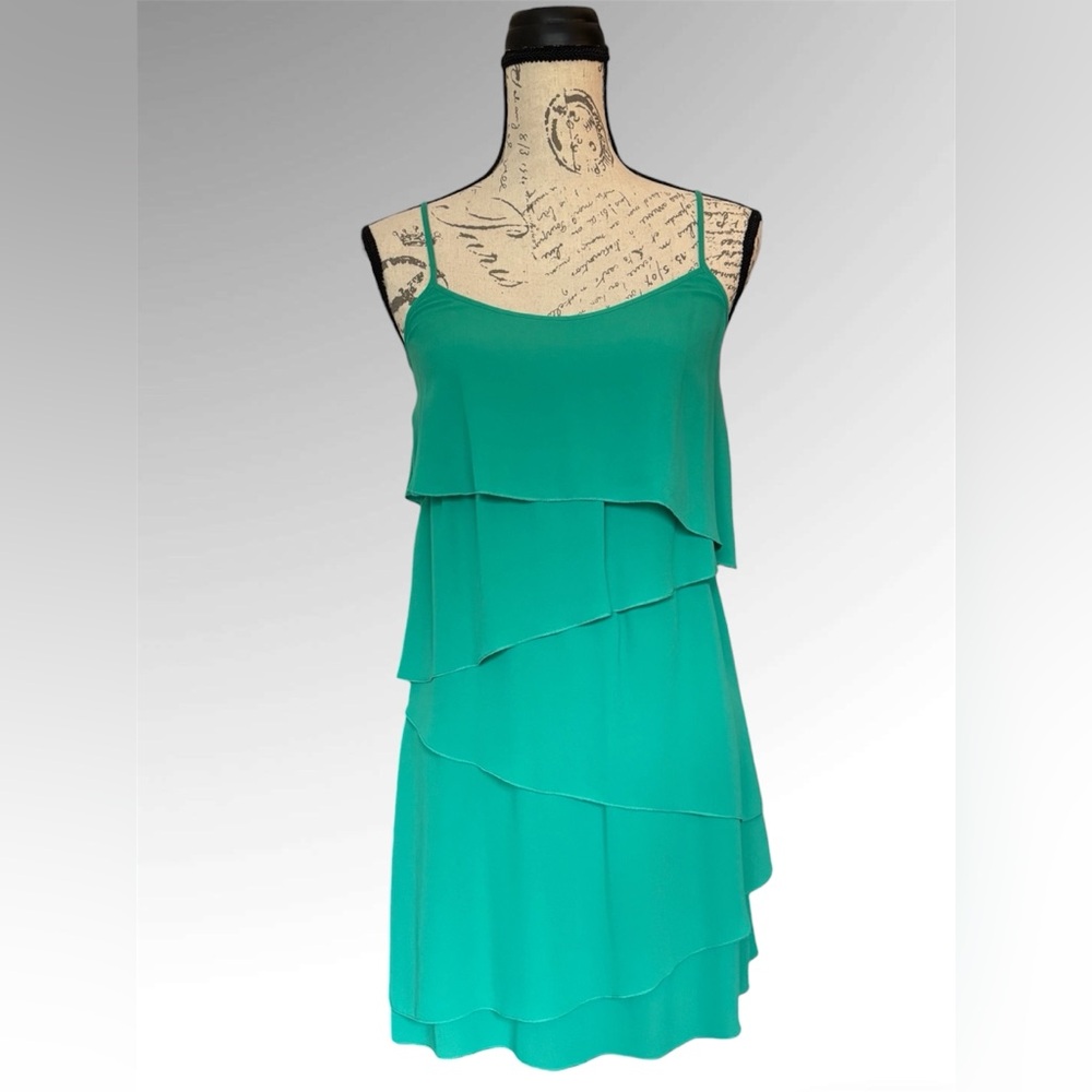 NWT BCBG MaxAzria Clarisse Emerald Green Tiered Mini Dress Flowy Spaghetti Strap